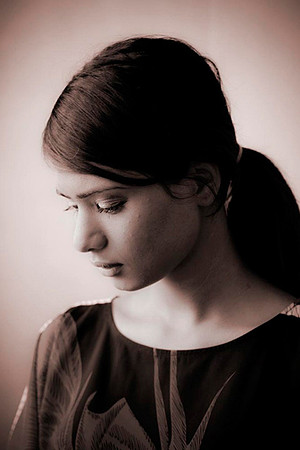 Asian Bride Getting Ready For The Wedding - Photographers Bristol and Leicestershire