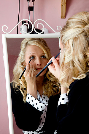 Make-up Getting Ready For The Wedding - wedding Photographer Bristol and Leicestershire