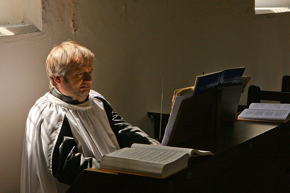 Orgnist Plays at a Wedding Wedding - Photographers Leicester